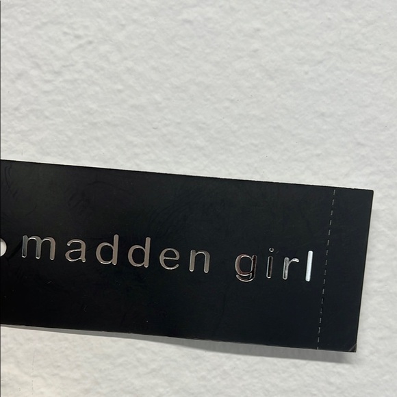 Madden Girl | Lemon & Strawberry Mini Tote w/ Bag Charms, Wristlet & Crossbody - Picture 3 of 10